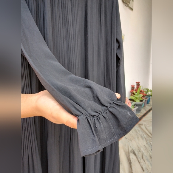 Black dress - Picture 4 of 4